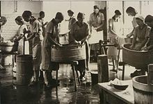 Laundry classes in 1935 RSReifenstein1935Waschepflege.jpg