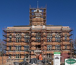 Budova okresního soudu při rekonstrukci v roce 2009