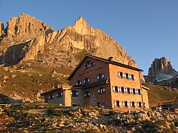 Refuge Roda di Vael.jpg