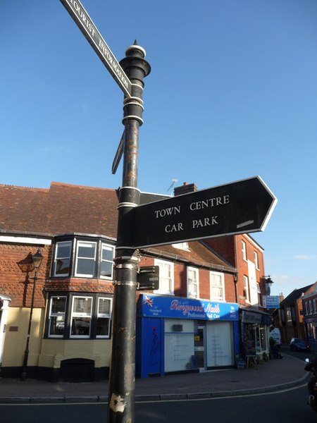 File:Ringwood , High Street Signpost - geograph.org.uk - 1538734.jpg