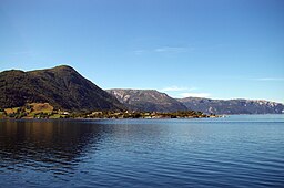 Brekke vid Risnefjorden.