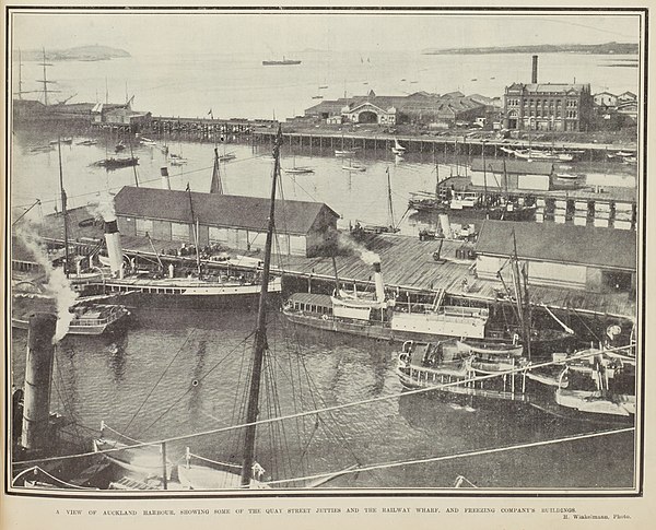 Auckland in 1903 Wakatere (left), Rotomahana (centre), Terranora (right)