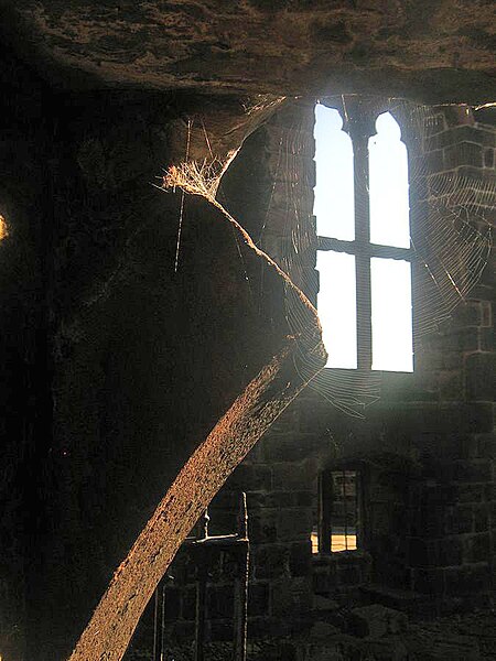 File:Ruin - Birkenhead Priory.jpg