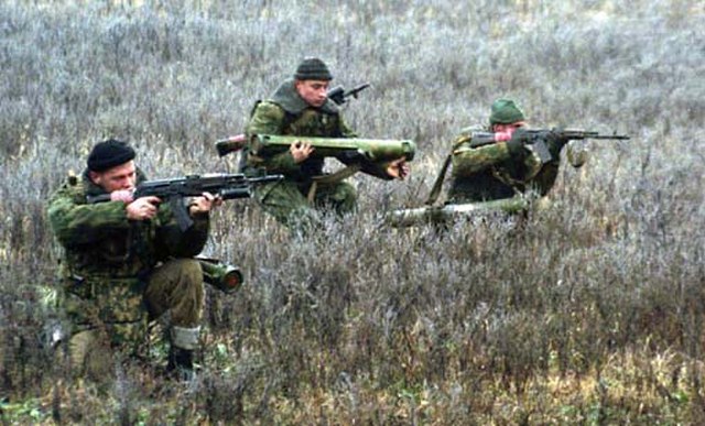Russian troops exchanging fire with Chechen forces, just outside of Grozny, December 1999