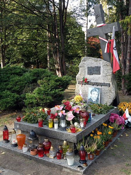Fichier:Ryszard Kukliński - Cmentarz Wojskowy na Powązkach (8).JPG