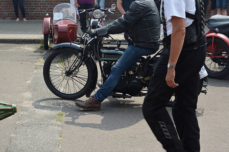 File:Schleswig-Holstein, Wilster, Zehnte Internationale VFV ADAC Zwei-Tage-Motorrad-Veteranen-Fahrt-Norddeutschland und 33te Int-Windmill-Rally NIK 4155.jpg