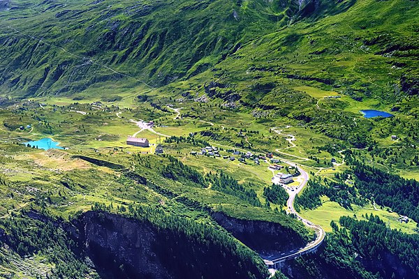 View of the Simplon Pass from above with the Rotelsee (left) and Lake Hopschu (right). Note the slightly lower marshland behind the road.