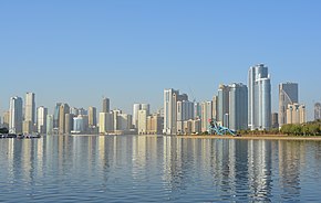 Horizonte de la ciudad de Sharjah.jpg