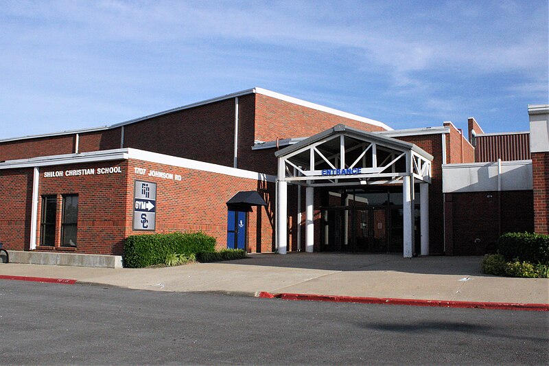 File:Shiloh Christian School entrance in Springdale, Arkansas.jpg