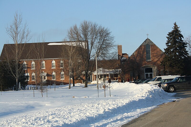 File:ShrineOfOurLadyOfGoodHelpChapelSchoolConventDecember2010.jpg