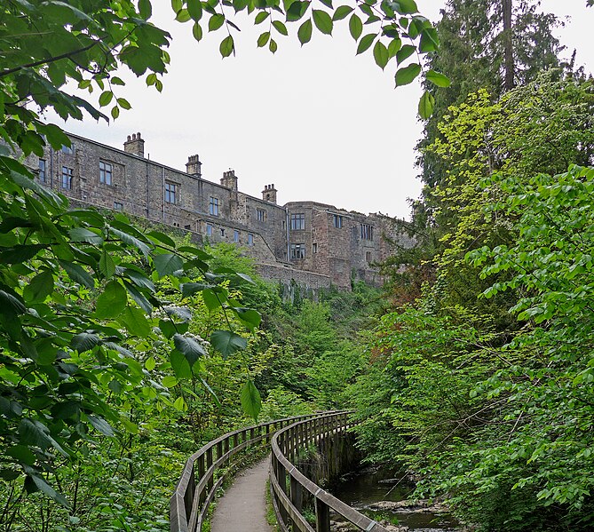 File:Skipton Castle (27491996036).jpg