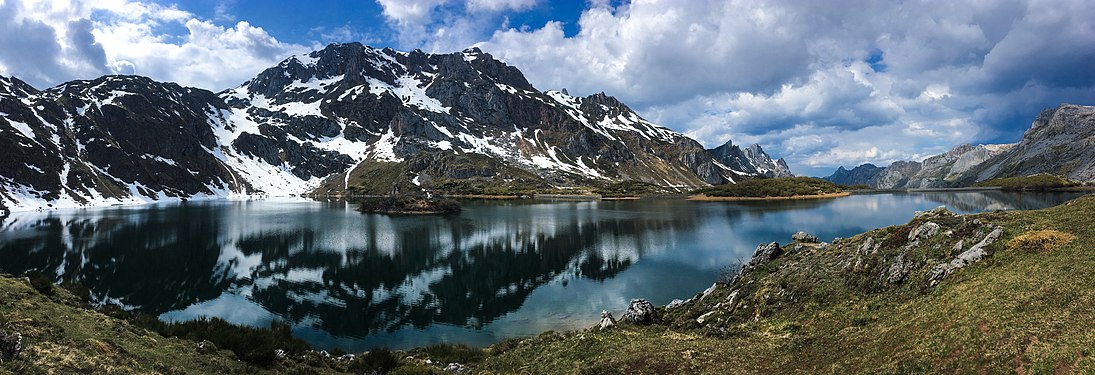 Lake Valle at the Somiedo Natural Park. Photograph: MiguelMartinNieto