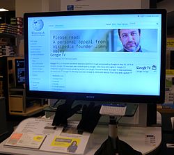 Englanninkielisen Wikipedian etusivu Google TV:tä käyttävällä Sony Internet TV-laitteella.