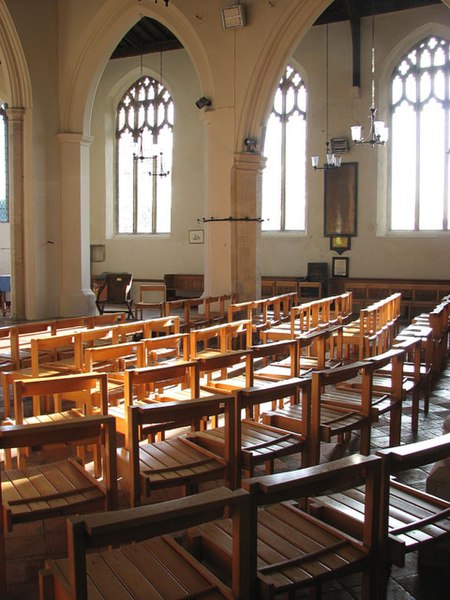 File:St Margaret's church - nave and south aisle - geograph.org.uk - 1602590.jpg