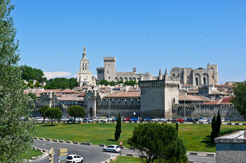 File:Stadtzentrum Avignon.jpg