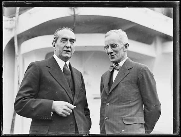 Gullett with S. M. Bruce, who gave him his first ministerial appoinmtent