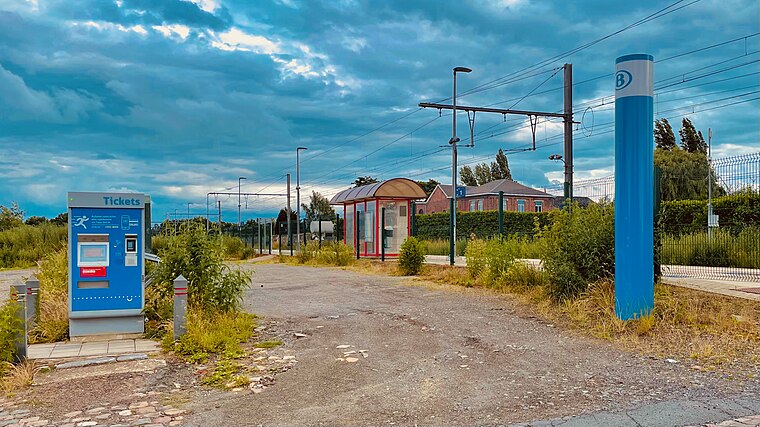 Marche-lez-Écaussinnes railway station