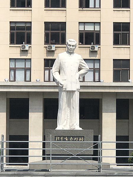 File:Statue of Zhou Enlai.jpg