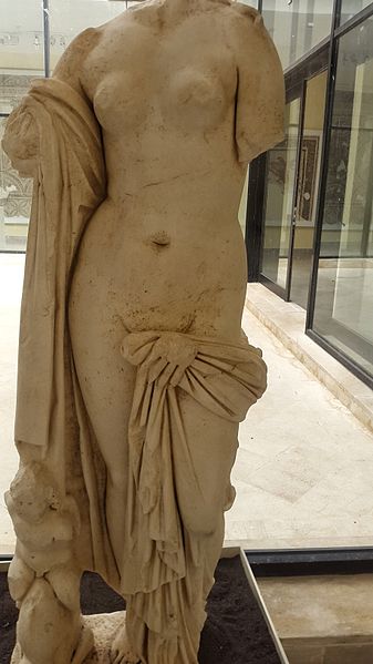 File:Statue of chaste goddess Venus accompanied by love figurine.jpg