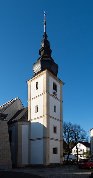 File:Stegaurach Kirche 150308.jpg