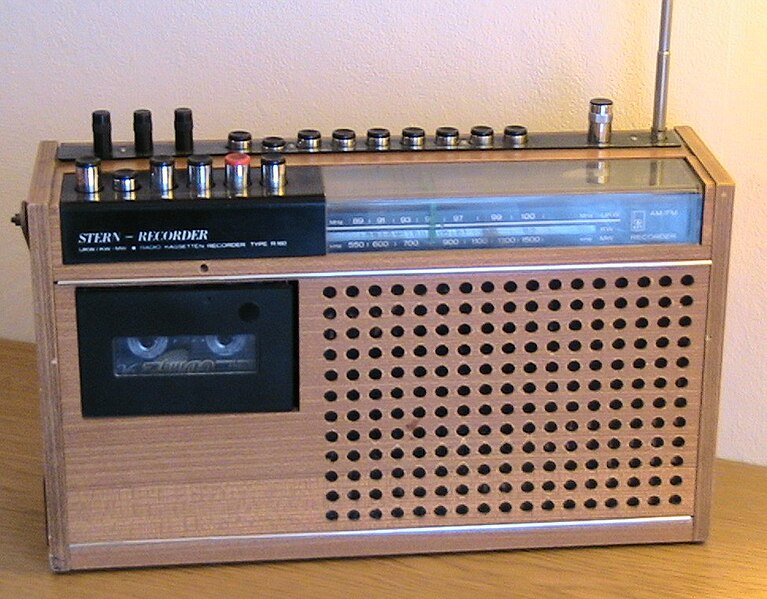 File:Stern-Recorder R 160 ("Holzstern") - VEB RFT Sternradio Berlin.jpg