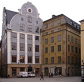 Grill townhouse (left), bought by Anthoni (II) in 1681. Stortorget 3-5 mars 2007.JPG