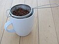 Использование чайного ситечка не для фильтрации чая, а для заваривания чая в кружке