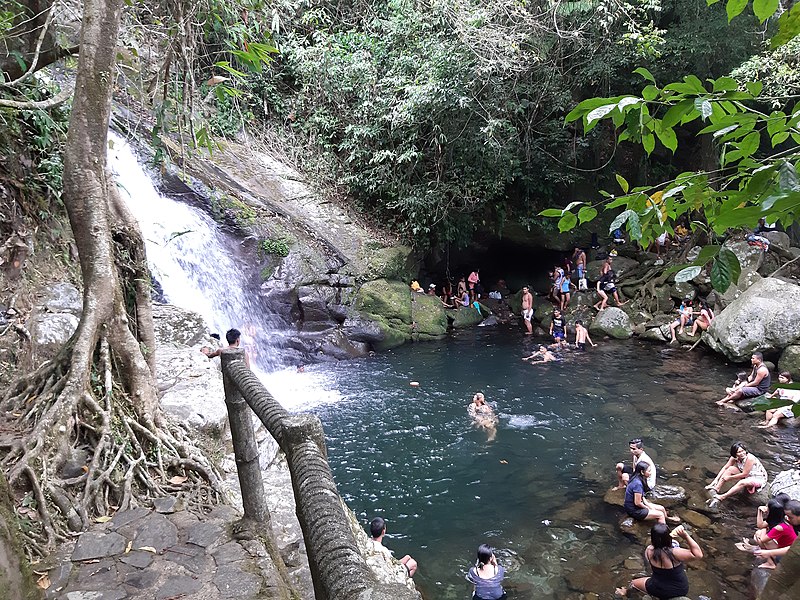 File:Swimming on Waterfalls.jpg