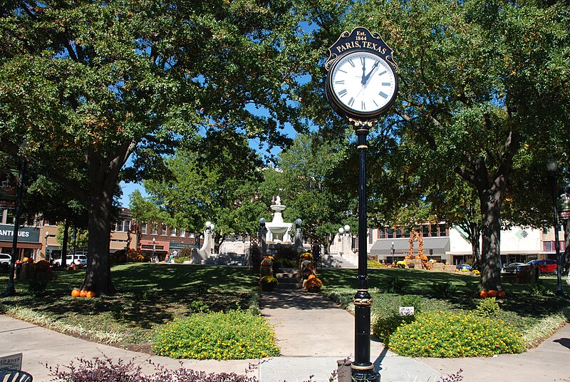 File:The Plaza and Culbertson Fountain Paris Texas DSC 0621 ad.jpg