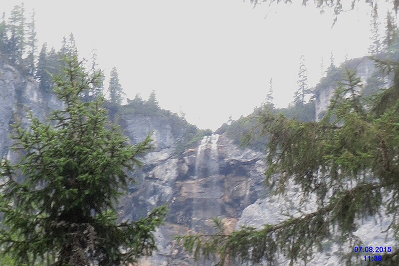 File:The falls at the valley head (24320348079).jpg