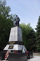 Памятник Герою Советского Союза Ивану Ткаченко.
