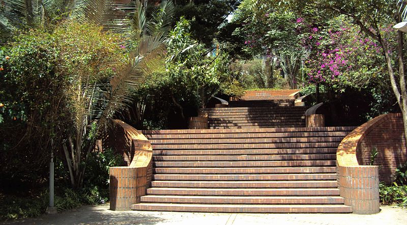 File:Torres del Parque - Escaleras al Parque Independencia 01.JPG