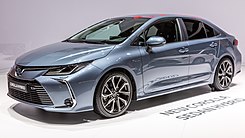 Toyota Corolla Hibrit Sedan, GIMS 2019, Le Grand-Saconnex (GIMS1338).jpg