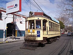 Tranvía de exhibición, en la esquina quilmeña de Brandzen y Mitre (2010)..jpg