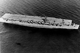 USS Independence (CV-22) probíhá začátkem roku 1943.jpg