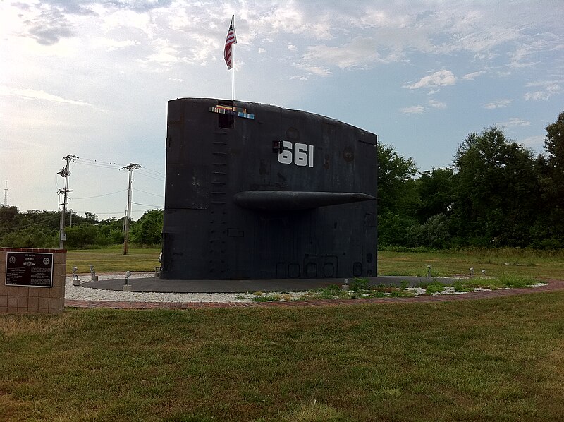 File:USS Lapon SSN-661 sail SpringfieldMO.JPG