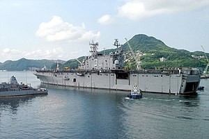 USS ベロー・ウッド（2000年8月、佐世保）