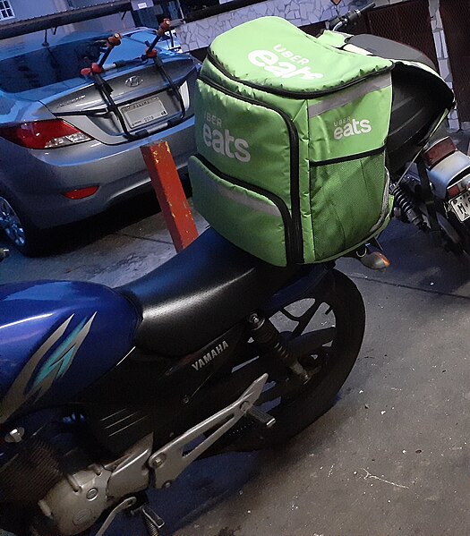 File:Uber Eats messenger in Panama City.jpg