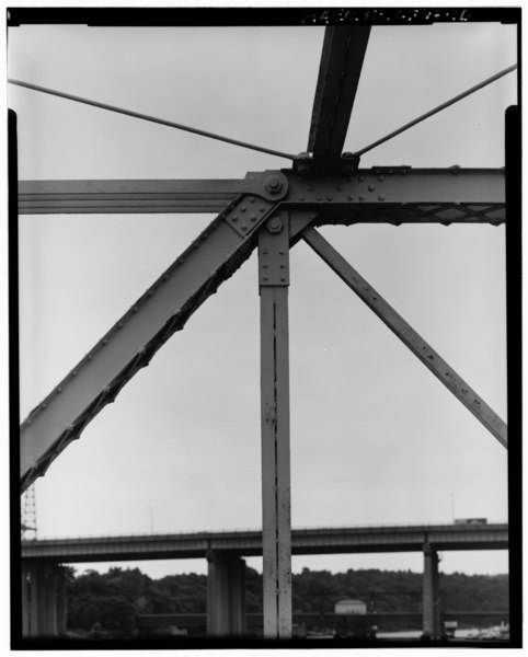 File:VIEW SOUTH, SHOWING SOUTH TRUSS DETAIL AND CENTER TIE BARS - Saugatuck River Bridge, Spanning Saugatuck River at Route 136, Westport, Fairfield County, CT HAER CONN,1-WESPO,15-10.tif