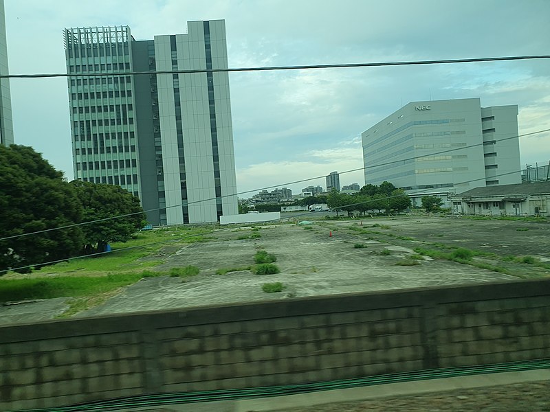 File:Vacant land surrounded by NEC buildings 3.jpg