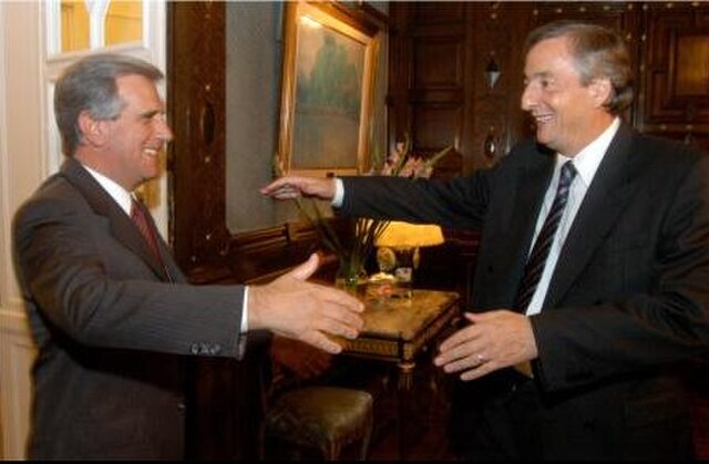 Vázquez with Argentine President, Néstor Kirchner, in 2005