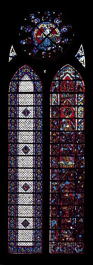 Verrière en deux lancettes de 45 panneaux vitrés. La lancette de gauche est faite de verre blanc. La lancette de droite, en verres de couleur en partie noircies, représente deux saints.