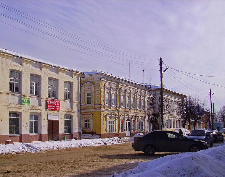 File:Vetluga. Heritage housing at Lenin Street beginning.jpg