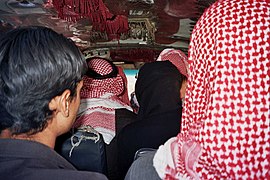 Syrische passagiers in een minibus, 2005