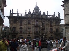 Vista de la Casa del Cabildo y de la Fuente de los Caballos de Santiago de Compostela.JPG