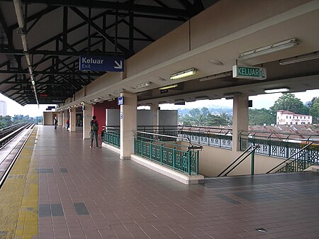 Fail:Wangsa_Maju_station_(Kelana_Jaya_Line),_Kuala_Lumpur.JPG