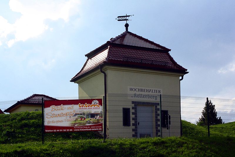 File:Wasserhochbehälter Am Kellerberg Schmölln.jpg