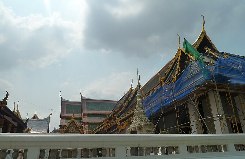 File:Wat Phra Kaew P1100554.jpg