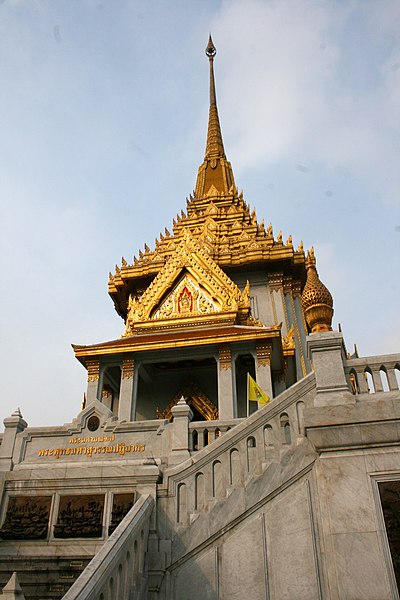 File:Wat Traimit Temple (8282529928).jpg