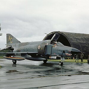 Mcdonnell F-4 Phantom Ii: Vývoj, Popis, Služba